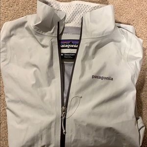 Women’s Patagonia Windbreaker (Medium)